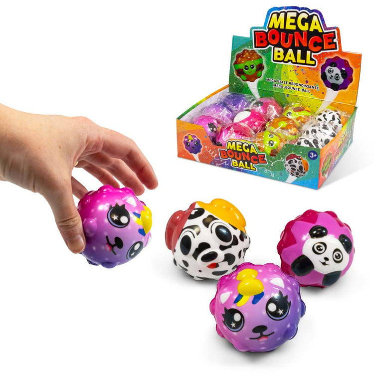 Eine Hand greift nach einem der bunten Animal High Bounce Balls, die die Form süßer Tiere haben. Die Verkaufsverpackung im Hintergrund trägt die Aufschrift „www.buyon.at“ und enthält mehrere weitere Animal High Bounce Balls mit süßen Tiermotiven in verschiedenen Farben und Designs.