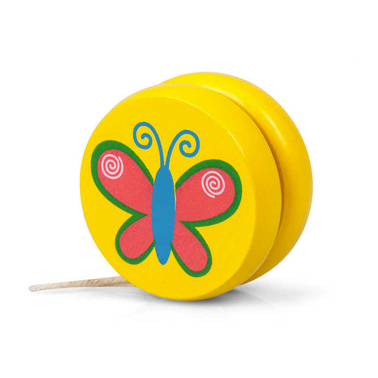 Wir präsentieren das Buntes Mini-Yoyo aus Holz von www.buyon.at: ein hölzernes Jo-Jo mit einem leuchtend gelben Körper, der mit einem farbenfrohen Schmetterlingsdesign verziert ist. Der Schmetterling hat rosa Flügel mit roten und grünen Details und einen blauen Körper. Was seinen Charme noch verstärkt, ist, dass die Schnur des Buntes Mini-Yoyo teilweise sichtbar ist.