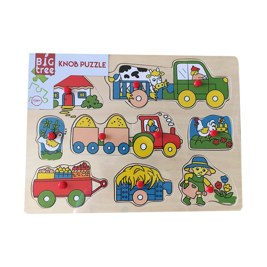 Das Holz-Puzzle: Tiere von www.buyon.at ist ein bezauberndes Holzknaufpuzzle für Kleinkinder, das acht Teile mit Cartoon-Bauernhofmotiven enthält: ein Haus, eine Kuh auf einem Lastwagen, einen roten Traktor mit Heu, zwei Hühner, eine Ente im Wasser, einen grünen Traktor mit Heu, einen Bauern, der eine Blume hält, und einen roten Wagen, der Gemüse transportiert. Es ist perfekt für die Entwicklung der Hand-Augen-Koordination.