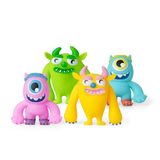 Die Squeeze Light Up Monsters von www.buyon.at sind ein entzückendes Set aus vier lebhaften Kreaturen, die alle ein breites Grinsen und unterschiedliche Gesichtszüge haben. Das Monster vorne links ist rosa und hat ein Auge und zwei Hörner, das Monster vorne in der Mitte ist gelb und hat zwei Hörner, das Monster hinten links ist grün und hat zwei Augen und Hörner und das Monster hinten rechts ist blau und hat ein Auge und zwei kleine Hörner. Alle haben verspielte Ausdrücke, die zu ihrem Charme beitragen.